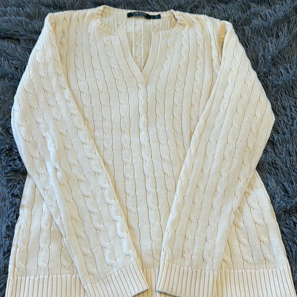 Cable knit sweater in cream/off white
